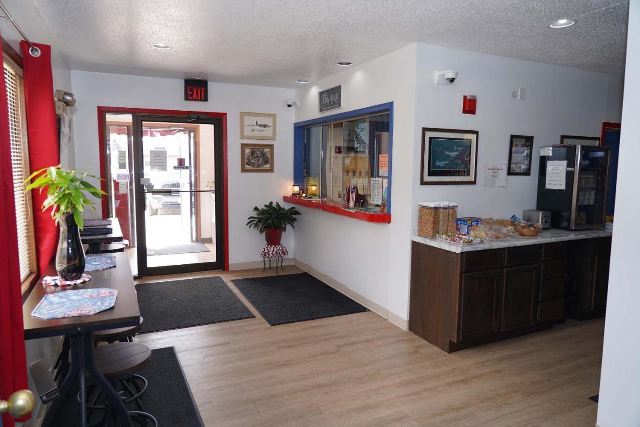 Model Towne Inn Motel Gwinn Esterno foto