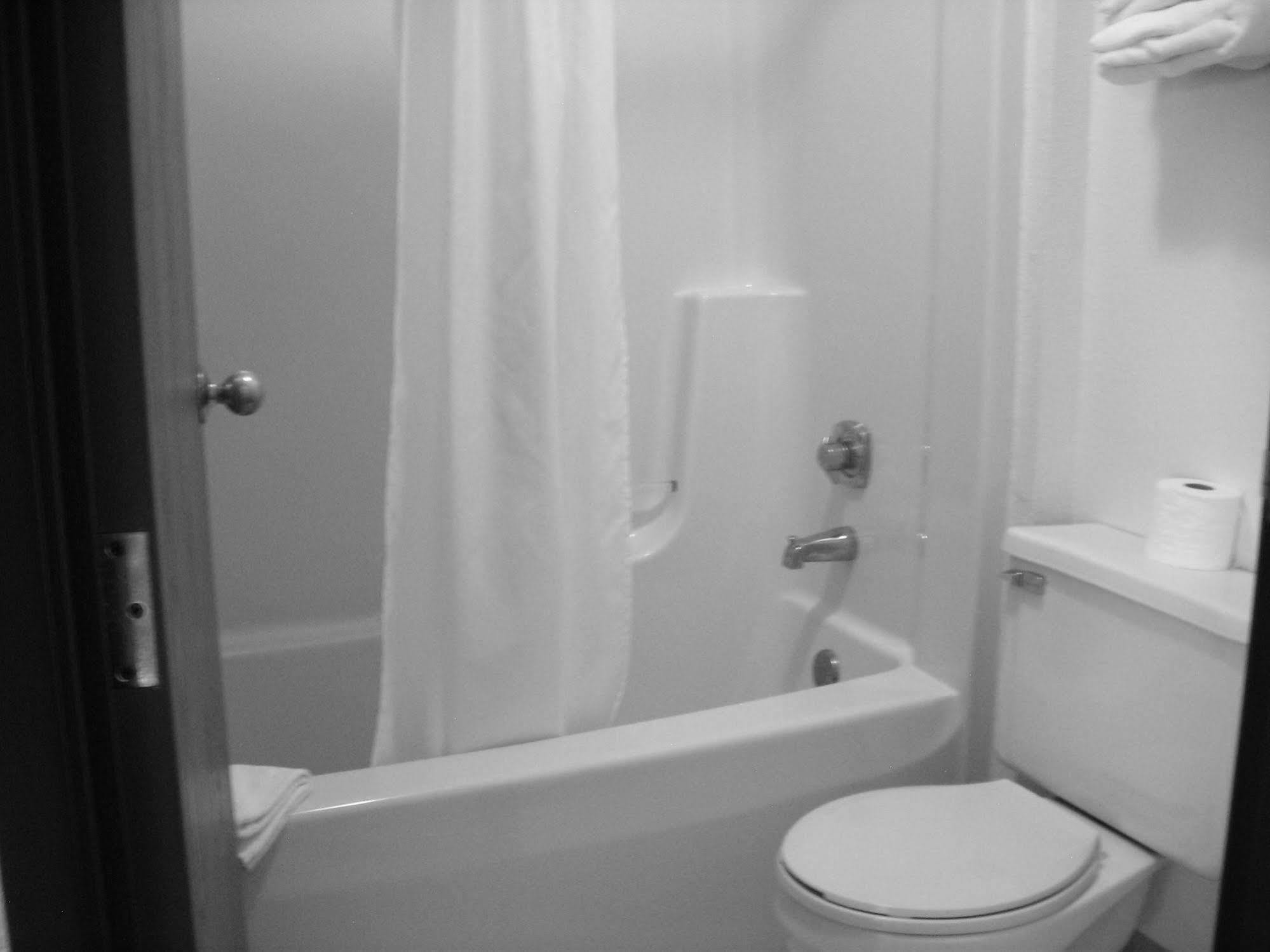 Model Towne Inn Motel Gwinn Esterno foto